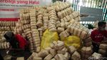 Masjid Istiqlal Distribusikan Daging Kurban Pakai Besek