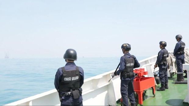 Kapal Patroli Awasi Pengamanan Tumpahan Minyak di Karawang