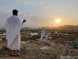 Puncak Ibadah Haji, Ribuan Jamaah Padati Padang Arafah
