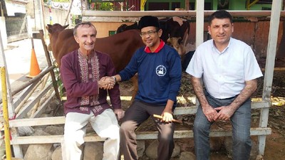 Gaya Unik Sekolah Internasional Gelar Kurban