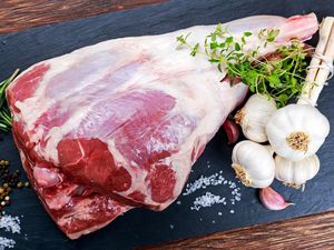 Harga Daging Sapi di Pasar Gedebage Tembus Rp140 Ribu!