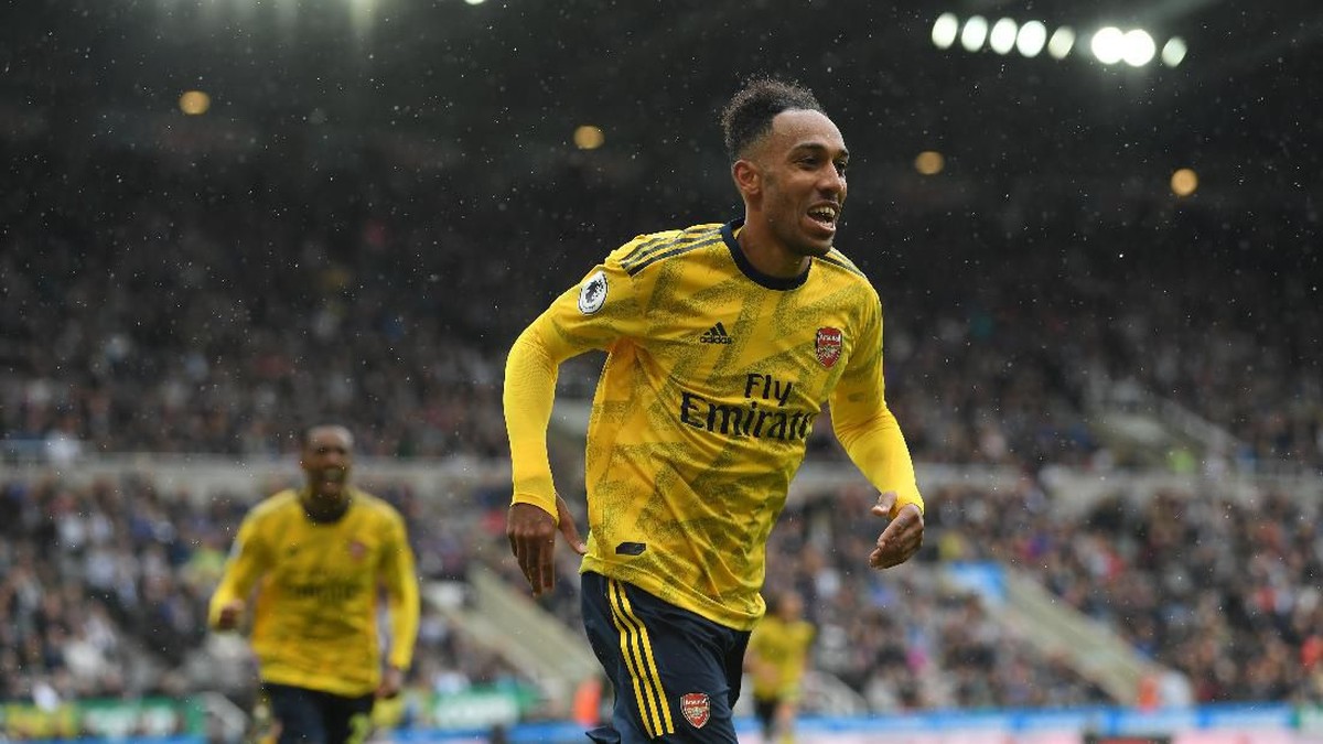 Pierre-Emerick Aubameyang membawa Arsenal menang di markas Newcastle United. (Foto: Stu Forster/Getty Images)