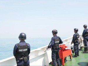 Kapal Patroli Awasi Penanganan Minyak Tumpah di Tanjung Karawang