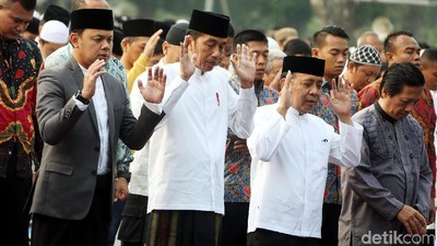 Momen Jokowi Salat Idul Adha di Kebun Raya Bogor