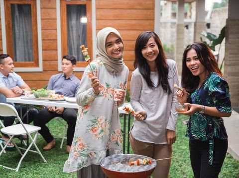 8 Bahaya Kesehatan Jika Wanita Terlalu Banyak Makan Daging 