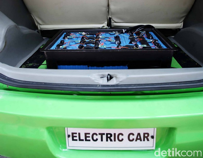 Baterai mobil listrik buatan Dasep Ahmadi