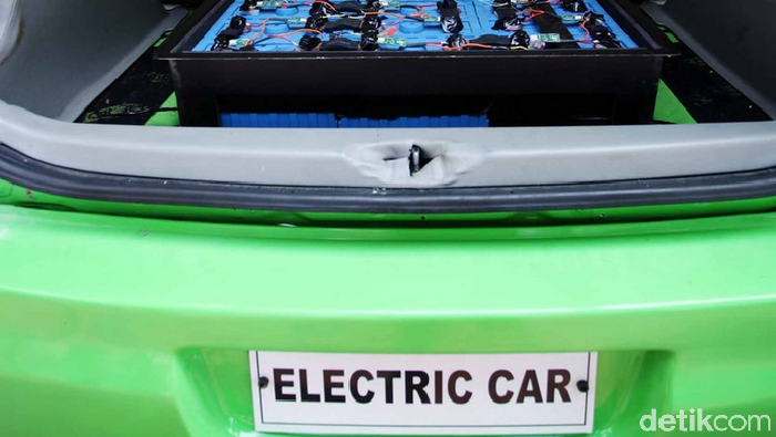 Baterai mobil listrik buatan Dasep Ahmadi