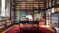 Rumah ini juga memiliki perpustakaan mewah. Tak tanggung-tanggung vila ini memiliki harga mencapai 4,8 juta euro atau setara Rp 75,3 miliar. Istimewa/Dok.Mansion Global.