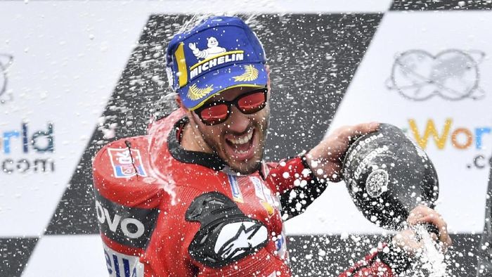 Andrea Dovizioso sebenarnya agak takut jika harus berduel dengan Marc Marquez sampai tikungan terakhir (AP Photo/Kerstin Joensson) Andrea Dovizioso sebenarnya agak takut jika harus berduel dengan Marc Marquez sampai tikungan terakhir (AP Photo/Kerstin Joensson)