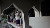Berdasarkan hasil Rukyat Bin Nadhor atau rukyat dengan menggunakan mata telanjang untuk menentukan tanggal 10 Dhulhijah 1440 H, jamaah Naqsabandiyah Khalidiyah Mujadadiyah Al-Aliyah baru melaksanakan shalat Idul Adha hari ini atau lebih lambat sehari dari ketetapan pemerintah.