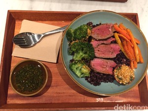SUPERGRAIN: Ada Paduan Nasi Hitam dan Charred Steak Dalam Super Bowl