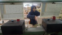 Perusahaan tersebut bisa mencetak Alquran sebanyak 9.000 per hari dan dijual Rp30 ribu hingga Rp190 ribu dan dipasarkan ke seluruh kota di Indonesia.