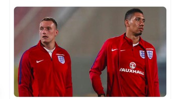 Phil Jones dan Chris Smalling sekarang harus menghuni bangku cadangan karena sudah ada Maguire dan Lindeloff. Foto: istimewa