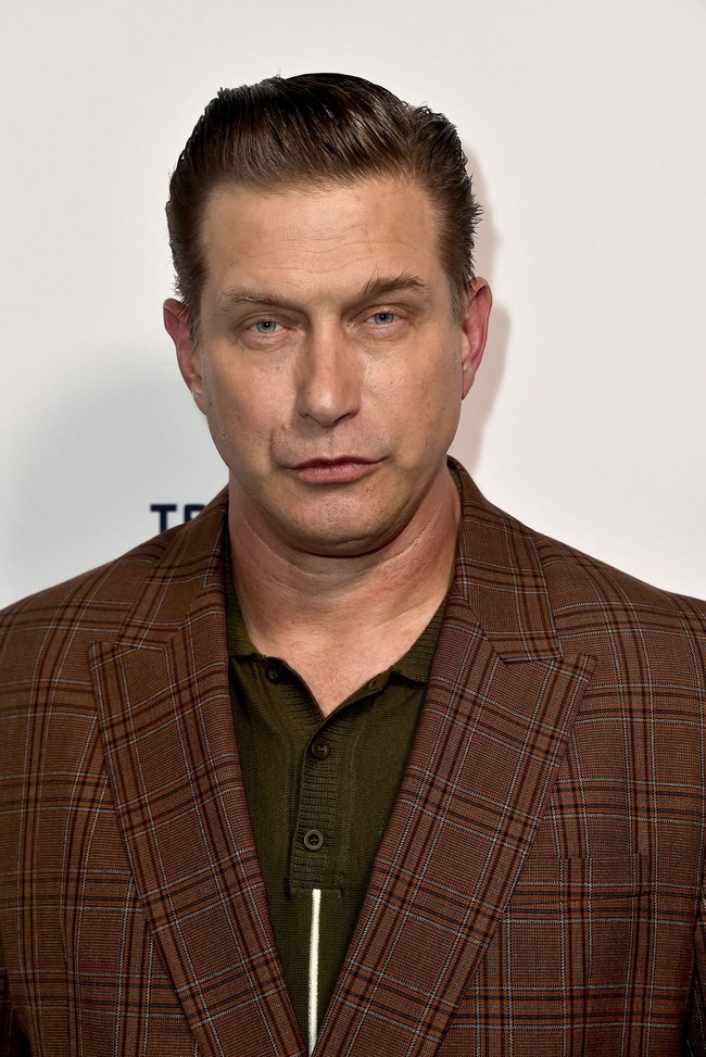 Stephen Baldwin dikabarkan mengalami kebangkrutan pada 2009 ketika ia berutang pajak dan beberapa hipotek. Masalah semakin runyam saat rumah Baldwin mengalami penyitaan pada 2017, setelah 6 tahun dirinya tak dapat membayar utang-utangnya. Selain itu Baldwin juga ditangkap dan menjalani masa percobaan 5 tahun karena gagal membayar pajak selama 3 tahun berturut-turut. Foto: Frazer Harrison/Getty Images