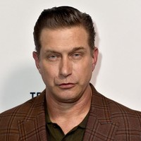 Stephen Baldwin dikabarkan mengalami kebangkrutan pada 2009 ketika ia berutang pajak dan beberapa hipotek. Masalah semakin runyam saat rumah Baldwin mengalami penyitaan pada 2017, setelah 6 tahun dirinya tak dapat membayar utang-utangnya. Selain itu Baldwin juga ditangkap dan menjalani masa percobaan 5 tahun karena gagal membayar pajak selama 3 tahun berturut-turut. Foto: Frazer Harrison/Getty Images