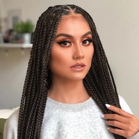 Sementara itu, menurut Agnez penampilannya dengan rambut cornrow dan kulit gelap itu sebagai bentuk penghormatannya dan menghargai keberagaman suku di Indonesia. Agnez pun mengunggah foto bersama bersama orang-orang Papua. These amazing people next to me are Indonesians. Particularly from Papua. We are wearing some Indonesian traditional attire. Its amazing how diverse yet similar we are. This is what my culture taught me. #unityindiversity #bhinnekatunggalika, tulis penyanyi 33 tahun itu di keterangan foto di Instagramnya. Foto: Instagram agnezmo/ muaroni