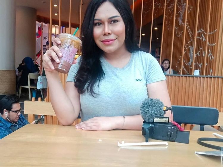 Ini Stasya Bwarlele, Transgender yang Hobi Makan dan Masak