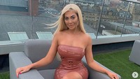 Bintang reality show bernama Chloe Ferry membuat heboh stasiun London. Dok. Instagram/chloegshore1