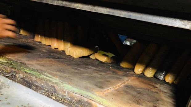 Ganja coba diselundupan lewat modifikasi kompartemen lantai dasar minibus