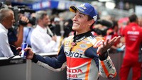 Tak ada alasan bagi Marquez untuk kecewa, meskipun kalah secara menyesakkan. Toh Marquez masih nyaman di klasemen MotoGP dengan keunggulan 58 poin dari Dovizioso. Foto: Reuters