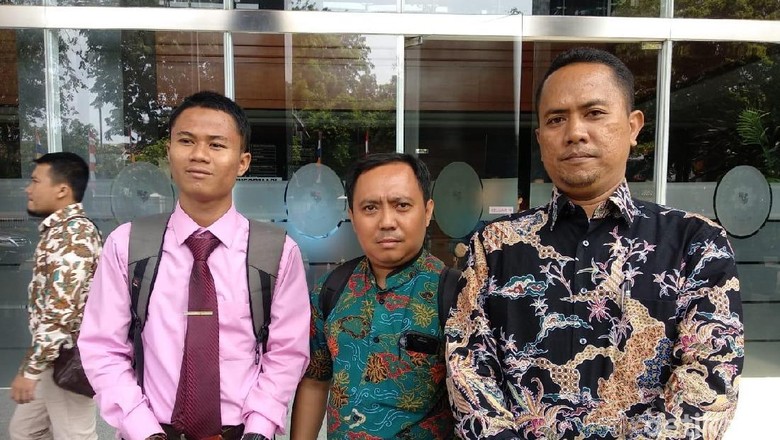 3 Remaja Terdakwa Kerusuhan 22 Mei Divonis Bebas 3 Remaja Terdakwa Kerusuhan 22 Mei Divonis Bebas