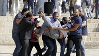 Palang Merah Palestina melaporkan, sebanyak 14 orang terlukan akibat bentrokan tersebut. AP Photo/Mahmoud Illean.
