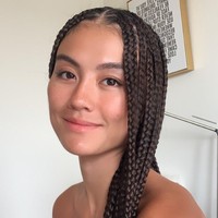 Inilah penampilan yang diunggah Agnez Mo sejak Juli 2019 kemarin di Instagramnya. Agnez Mo kini bergaya dengan rambut kepang cornrow. Kulit Agnez yang dulunya putih kini juga jauh lebih gelap. Foto: Instagram agnezmo/ muaroni