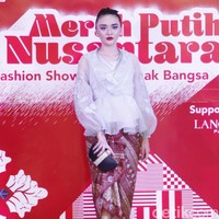 Metro Department Store menggandeng beberapa brand ternama untuk mememerkan koleksi busananya di antaranya Studio 133 biyan, Danar Hadi, Batik semar dan batik Keris, untuk memeriahkan Hut RI ke-74. Fashion show digelar di Metro Plaza Senayan, Jakarta Pusat. [Jumat, 9/8/2019]. Foto: Mohamamd Abduh/Wolipop