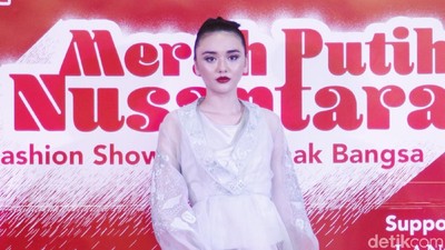 20 Koleksi Batik dan Tenun dari Metro Department Store untuk HUT RI ke-74