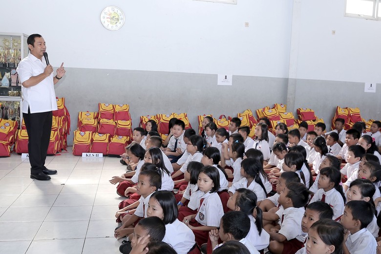 Wali Kota Hendi Ajak Siswa Cintai Kota Semarang Agar Cinta Kebersihan Wali Kota Hendi Ajak Siswa Cintai Kota Semarang Agar Cinta Kebersihan