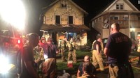 Tempat penitipan anak atau day care yang ada di wilayah Erie, Pennsylvania, ini dilanda kebakaran pada Minggu (11/8) dini hari sekitar pukul 01.15 waktu setempat. Saat petugas pemadam tiba di lokasi, api tampak berkobar dari jendela lantai pertama rumah yang juga difungsikan sebagai tempat penitipan anak itu. Foto: WICU via CNN