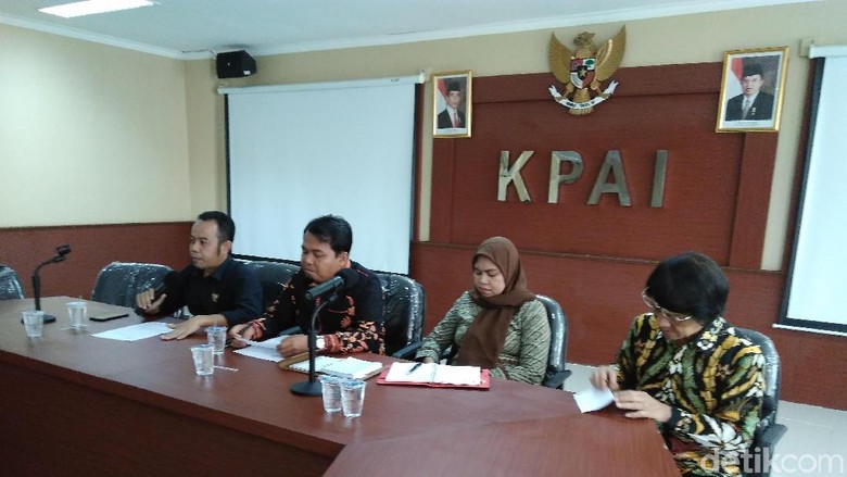 Foto: KPAI meminta Walkot AIrin bertanggung jawab atas kematian Paskibraka di kotanya (Adhi/detikcom) Foto: KPAI meminta Walkot AIrin bertanggung jawab atas kematian Paskibraka di kotanya (Adhi/detikcom)