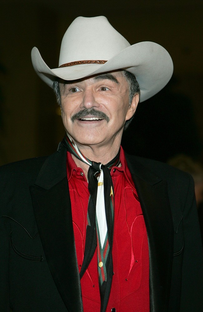 Bintang terkenal di tahun 60, 70, dan 80-an ini menyatakan kebangkrutannya pada tahun 90-an. Burt Reynolds banyak menghabiskan uangnya untuk real estate, jet pribadi, 150 kuda, dan rambut palsunya dengan harga cukup fantastis. Karena pengeluaran yang besar dan pendapatan semakin menipis, Reynolds tidak dapat membayar kembali pinjaman USD 3,7 juta kepada CBS dan menyatakan kebangkrutan pada 1996 ketika ia memiliki utang lebih dari USD 10 juta. Foto: Frazer Harrison/Getty Images