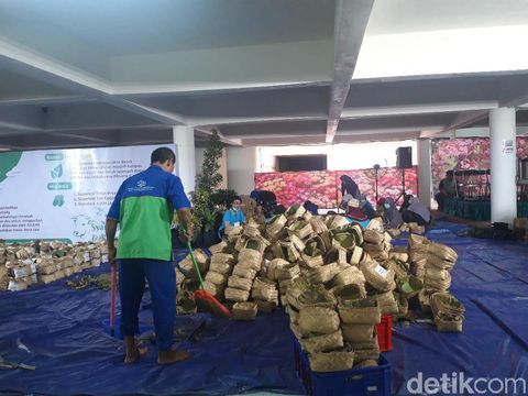 Besek tempat daging kurban/