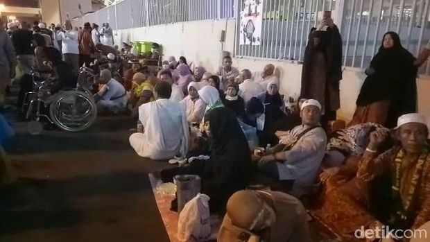 Mina Padat di Berbagai Penjuru Tempat