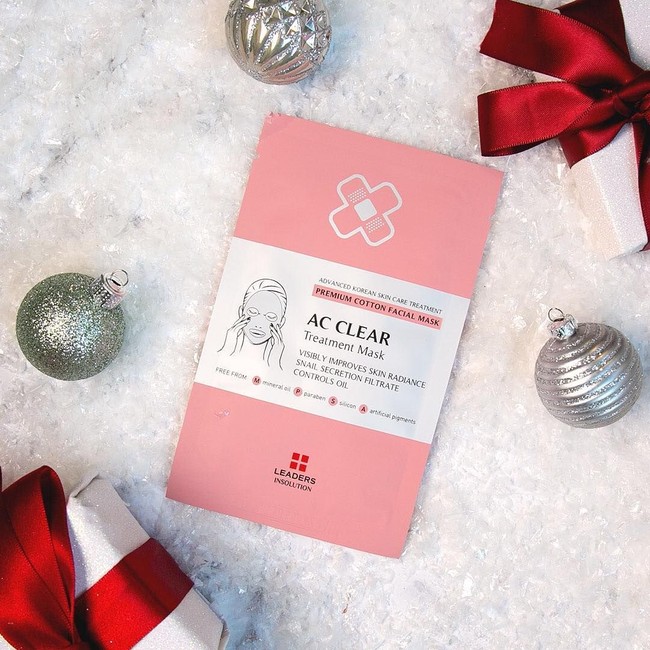 LEADERS AC Clear Treatment MaskBrand Leaders menyediakan produk-produk untuk mengatasi kulit berjerawat dan sensitif. Masker seharga Rp 50 ribuan ini mengandung lendir siput dan minyak daun tea tree yang diklaim dapat mengatasi jerawat dengan menyeimbangkan kulit dan produksi minyam sekaligus menenangkan kemerahan. Foto: Instagram