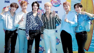 BTS Absen, Monsta X Main di Teen Choice Awards