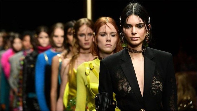 Rancangan Kaosnya Picu Kemarahan China, Versace Minta Maaf Rancangan Kaosnya Picu Kemarahan China, Versace Minta Maaf