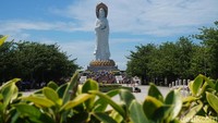 Salah satu tempat ikonik adalah Nanshan Temple, yang memiliki Patung Dewi Kwan Im tertinggi di Asia (Shinta Angriyana/detikcom)  