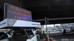 Suasana Sosialisasi Ganjil Genap di Perempatan Fatmawati