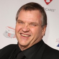 Meatloaf adalah penyanyi yang sangat sukses di tahun 70-an. Namun tidak lama setelahnya, dirinya mengalami masalah keuangan dan menyatakan kebangkrutan pada 1983. Meatloaf mengaku memiliki 45 tuntutan hukum dengan total USD 80 juta yang harus ia bayarkan. Selain itu juga dirinya mengatakan bahwa CBS tidak memberikan royalti kepadanya sampai tahun 1997. Foto: Jason Merritt/Getty Images