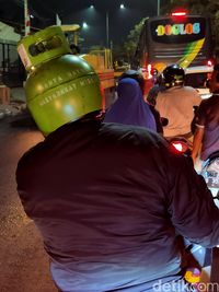 Waduh, Helm Unik Bentuk Kepala Botak