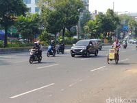 Pengendara di Salemba Juga Banyak Langgar Perluasan Ganjil-Genap