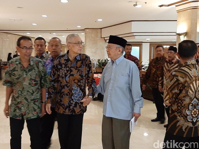 Gus Sholah dan Try Sutrisno Tolak NKRI Bersyariah Gus Sholah dan Try Sutrisno Tolak NKRI Bersyariah