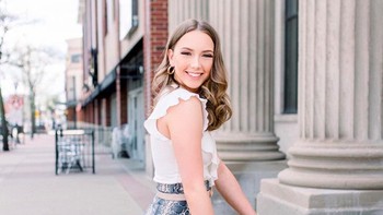 Jade menggunakan aplikasi LikeToKnow sehingga follower bisa membeli busana yang dia pakai dan dia mendapat persenan dari situ. Foto: Instagram