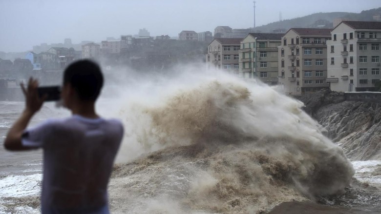 49 Orang Tewas Akibat Topan Lekima di China, Puluhan Orang Hilang 49 Orang Tewas Akibat Topan Lekima di China, Puluhan Orang Hilang