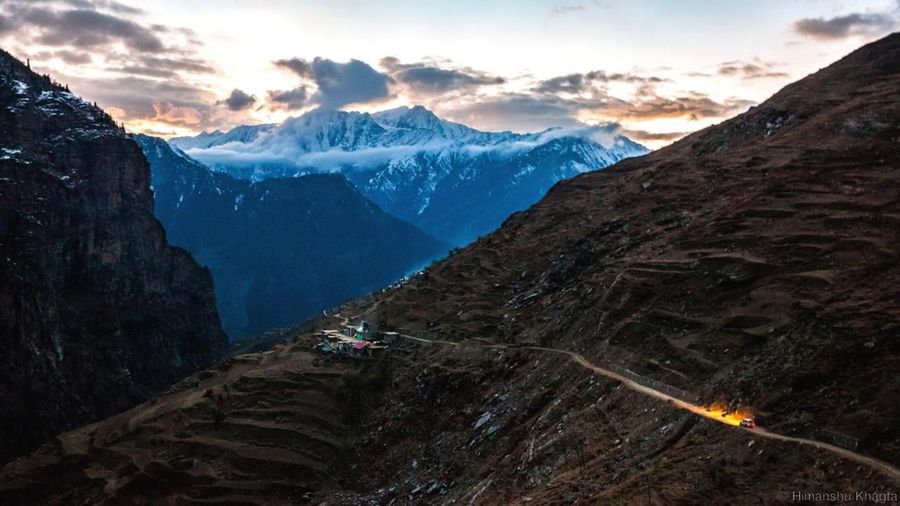 Foto Jalan Paling Ngeri di Dunia Ada di Pegunungan  India