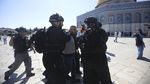 Detik-detik Bentrokan Polisi Israel vs Muslim Palestina Saat Idul Adha