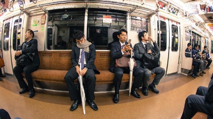 Ilustrasi Orang Jepang Tidur