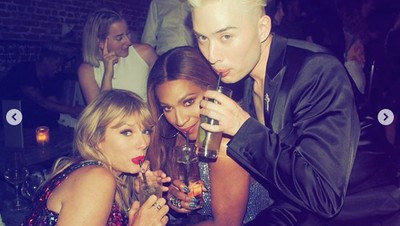 Usai Berpesta, Taylor Swift Hadiri Teen Choice Awards